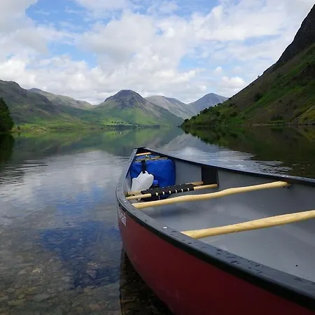 Cosy Glamping In The Valley - And Mega Pods *