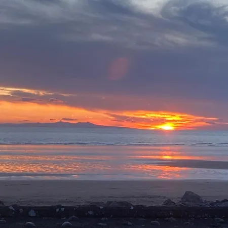 Campsite Cosy Glamping In The Valley - And Mega Pods