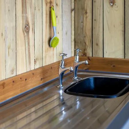 Cosy Glamping In The Valley - And Mega Pods