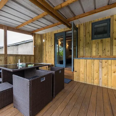 Cosy Glamping In The Valley - And Mega Pods 에스크데일
