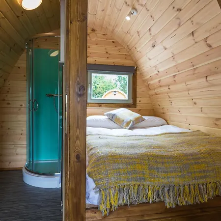 Cosy Glamping In The Valley - And Mega Pods 에스크데일