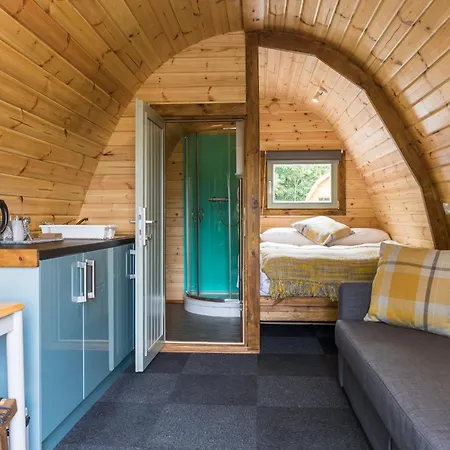 Campsite Cosy Glamping In The Valley - And Mega Pods *