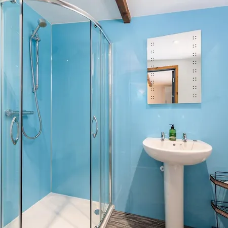 Cosy Glamping In The Valley - And Mega Pods