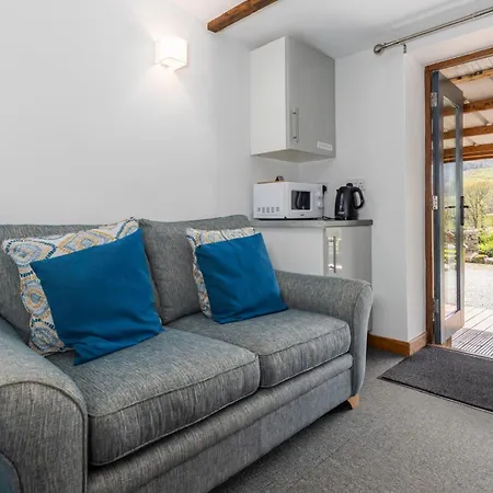 Cosy Glamping In The Valley - And Mega Pods