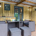 Cosy Glamping In The Valley - And Mega Pods Campingplatz *