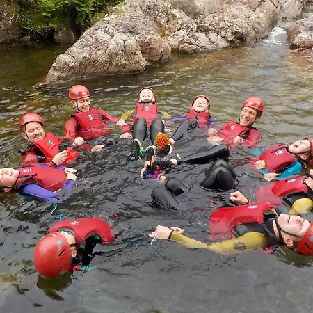 Cosy Glamping In The Valley - And Mega Pods