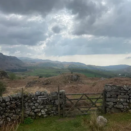 Cosy Glamping In The Valley - And Mega Pods *