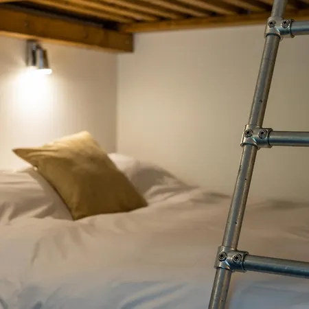 Cosy Glamping In The Valley - And Mega Pods Кемпинг