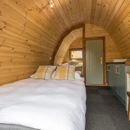Cosy Glamping In The Valley - And Mega Pods Кемпинг *