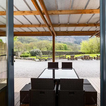 Cosy Glamping In The Valley - And Mega Pods キャンプ場 エスクデイル