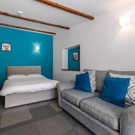 Cosy Glamping In The Valley - And Mega Pods Campsite *