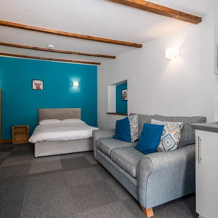 Camping Cosy Glamping In The Valley - And Mega Pods