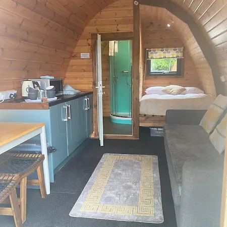 Camping Cosy Glamping In The Valley - And Mega Pods *