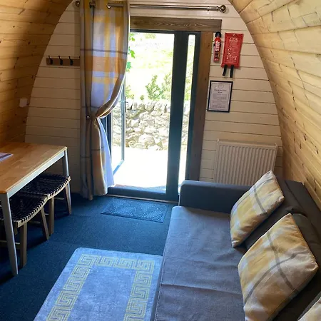 Cosy Glamping In The Valley - And Mega Pods