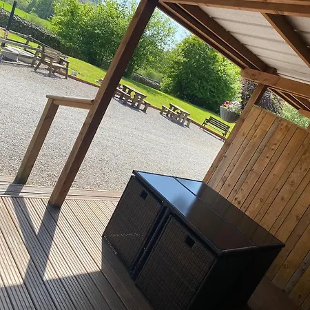 Cosy Glamping In The Valley - And Mega Pods Camping