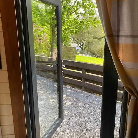 Cosy Glamping In The Valley - And Mega Pods *