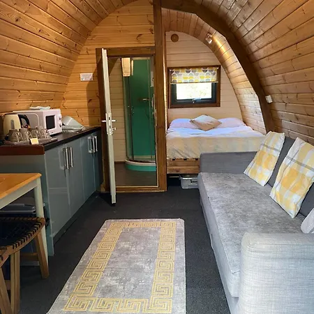 Cosy Glamping In The Valley - And Mega Pods Camping *