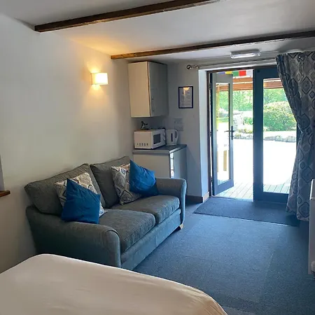 Cosy Glamping In The Valley - And Mega Pods Camping