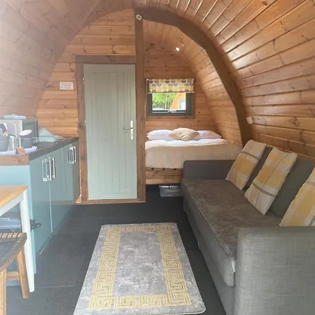 Camping Cosy Glamping In The Valley - And Mega Pods *