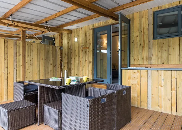 مكان تخييم Cosy Glamping In The Valley - And Mega Pods *