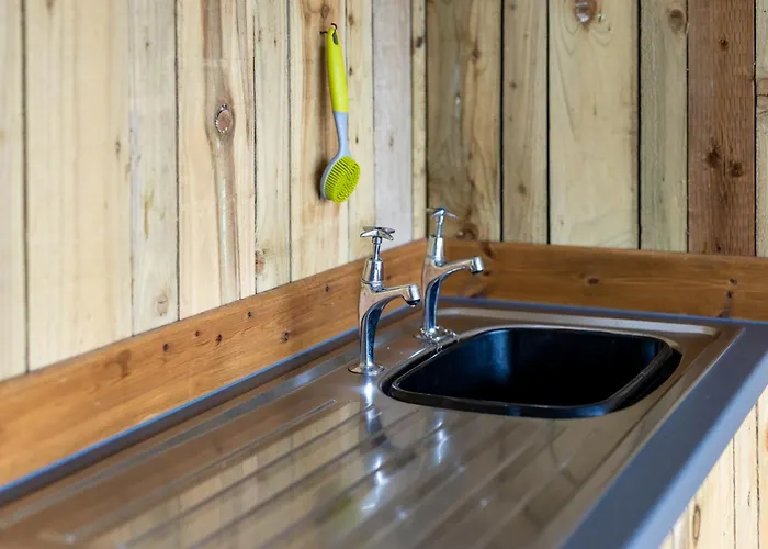 Cosy Glamping In The Valley - And Mega Pods