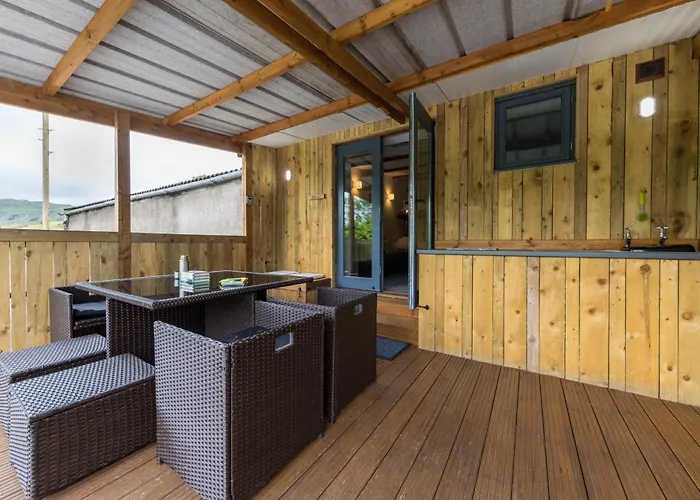 Cosy Glamping In The Valley - And Mega Pods إسكاديل