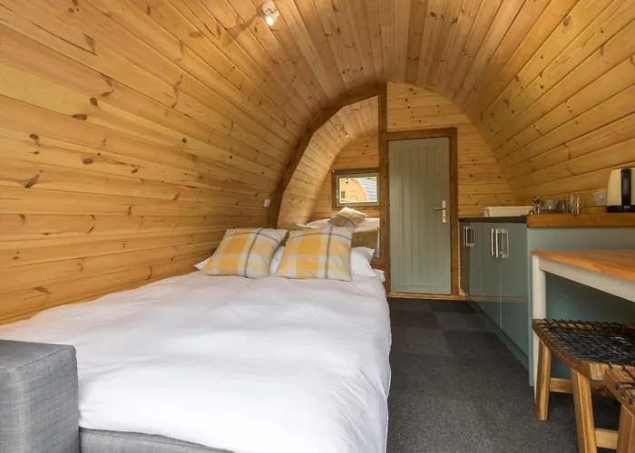 Cosy Glamping In The Valley - And Mega Pods مكان تخييم *