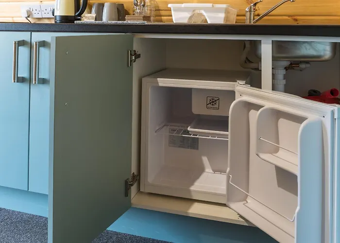 Cosy Glamping In The Valley - And Mega Pods مكان تخييم إسكاديل