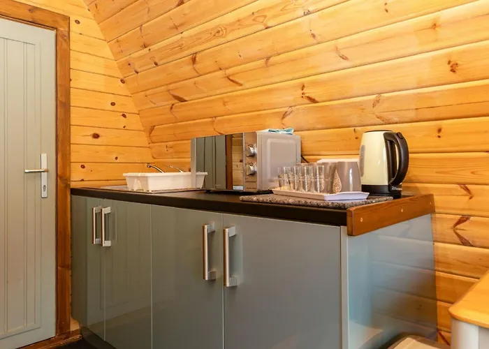 مكان تخييم Cosy Glamping In The Valley - And Mega Pods