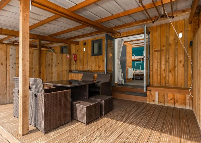 مكان تخييم Cosy Glamping In The Valley - And Mega Pods *