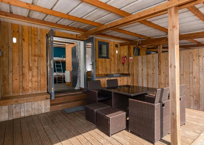 Cosy Glamping In The Valley - And Mega Pods مكان تخييم *