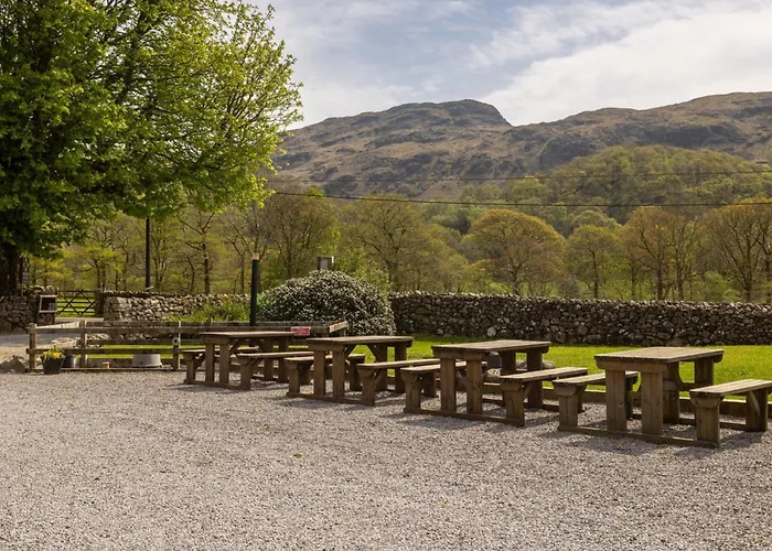 Cosy Glamping In The Valley - And Mega Pods *