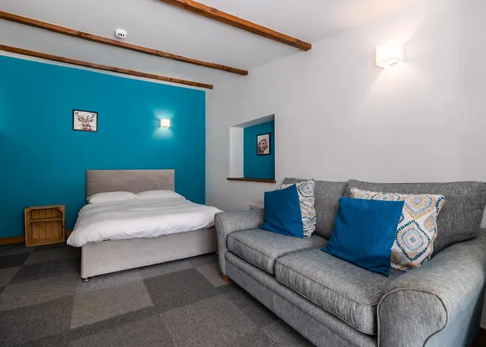 Cosy Glamping In The Valley - And Mega Pods مكان تخييم *