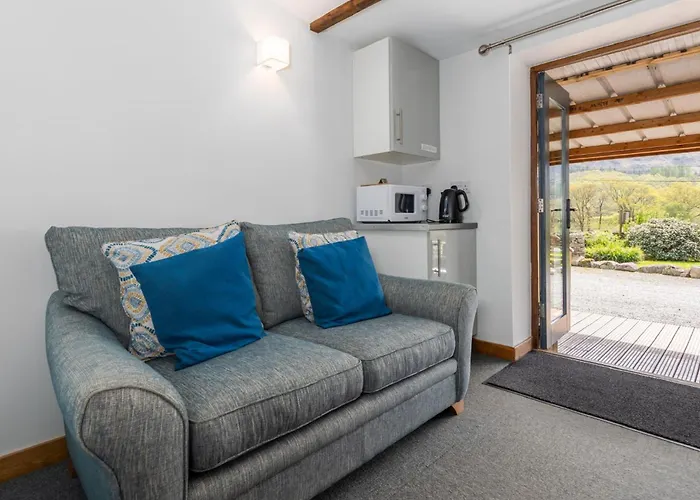 Cosy Glamping In The Valley - And Mega Pods