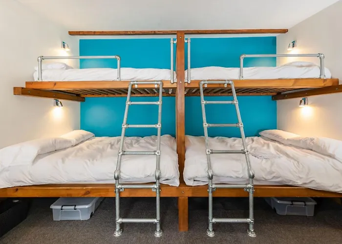 Cosy Glamping In The Valley - And Mega Pods مكان تخييم إسكاديل