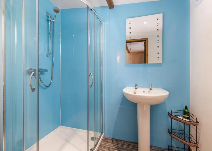 Cosy Glamping In The Valley - And Mega Pods مكان تخييم إسكاديل