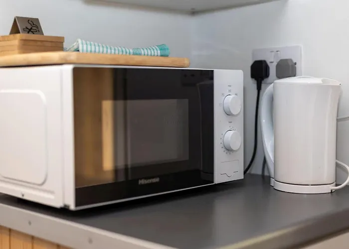 Cosy Glamping In The Valley - And Mega Pods مكان تخييم *