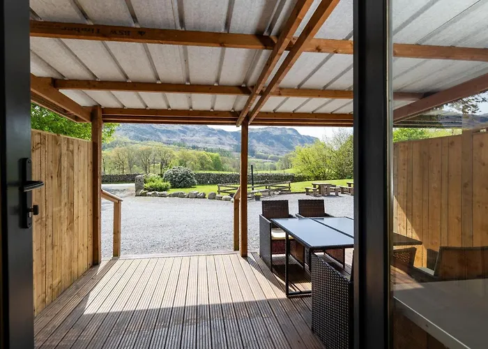 Cosy Glamping In The Valley - And Mega Pods مكان تخييم إسكاديل