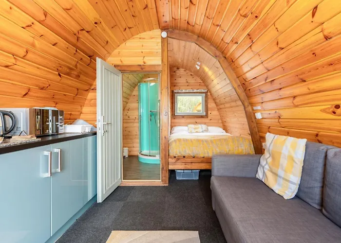 مكان تخييم Cosy Glamping In The Valley - And Mega Pods إسكاديل